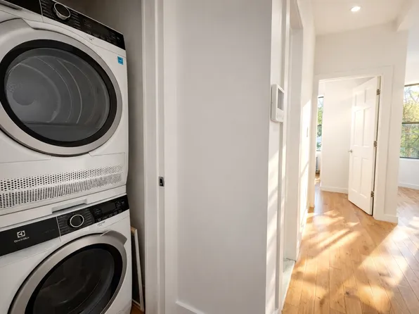 679 Grandview Ave #3, Ridgewood, NY 11385