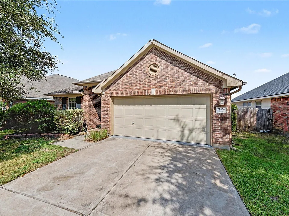 21826 Saragosa Pond Ln