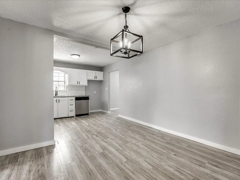 1209 NE 42nd St — Photo 5