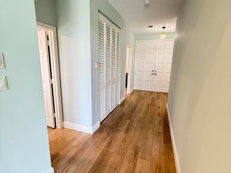 225 N Lakeshore Dr — Photo 41