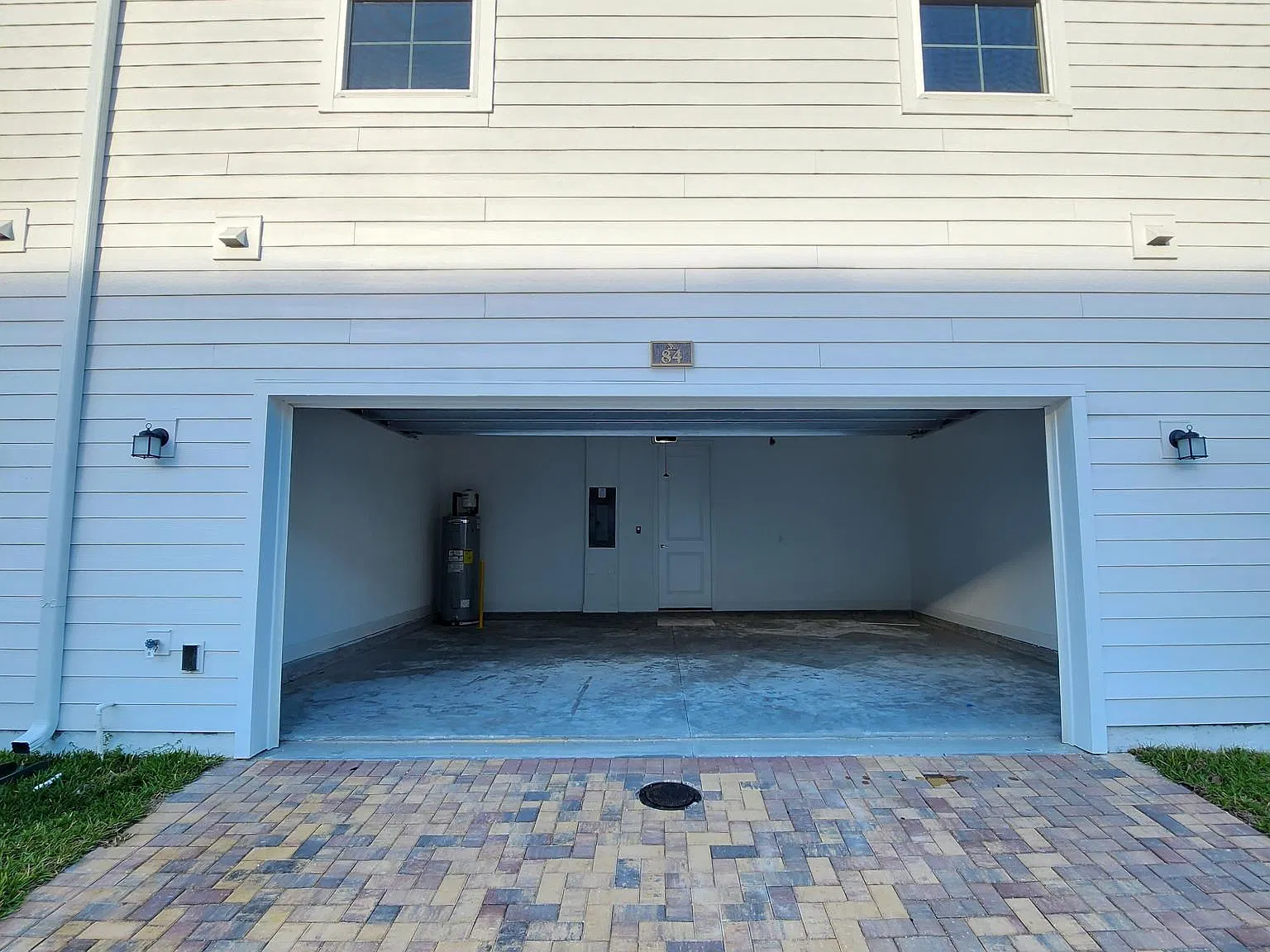 3 bed, 2.5 bath, 1799 sqft, $2,445 — Photo 3