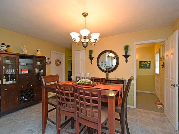 3rd image of 928 Yarger Dr