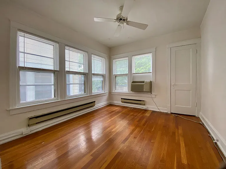 Valentine Place Apartments — Photo 7