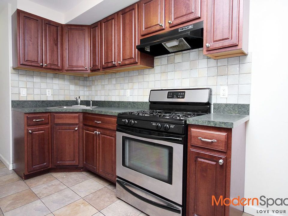 1st image of 2550 42nd St #1