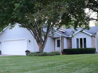 460 Sunset Dr, Deforest, WI 53532