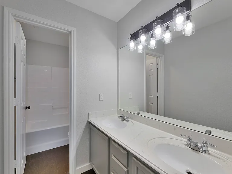 605 Clearbrook St — Photo 32