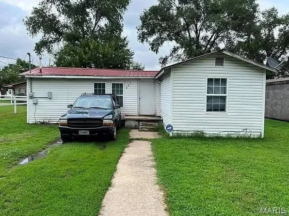 223 McKinley Ave, Bernie, MO 63822