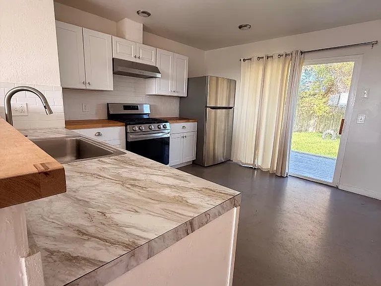 1535 Fischer Ave — Photo 4