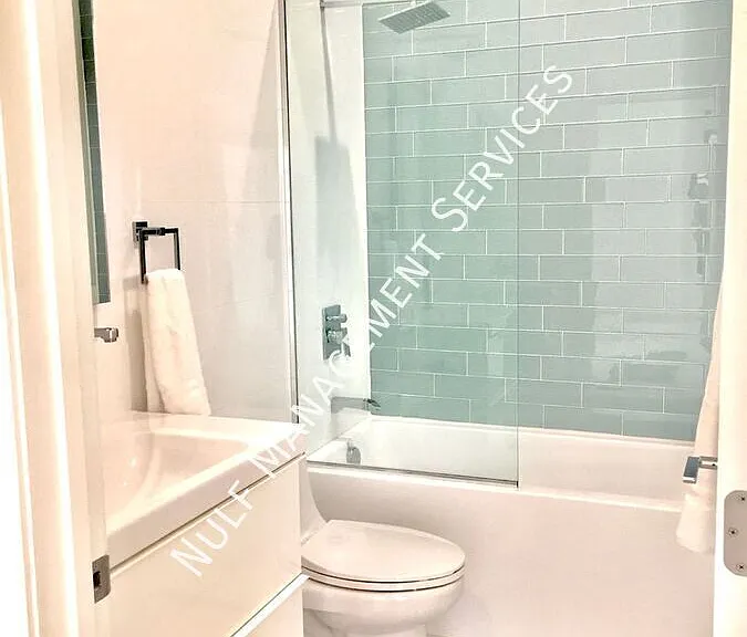 110 S 15th St #1 — Photo 14