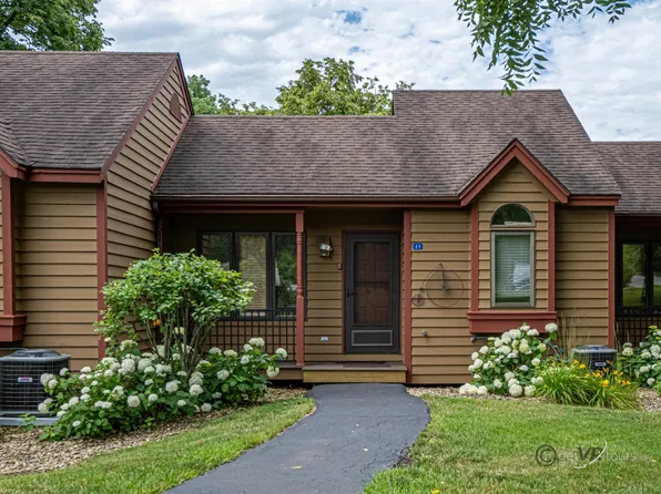 27 Oak Glen Dr, Galena, IL 61036