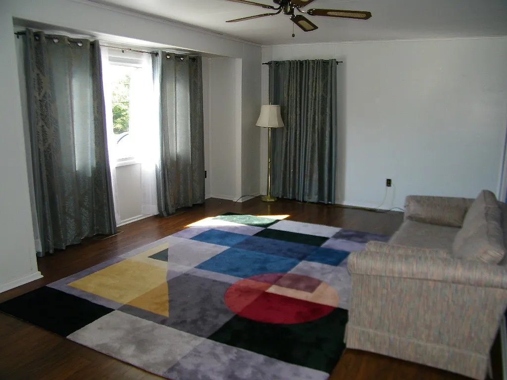 2485 Hampton Ave photo 1
