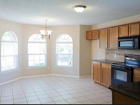 4th image of 9821 Fillmore Dr