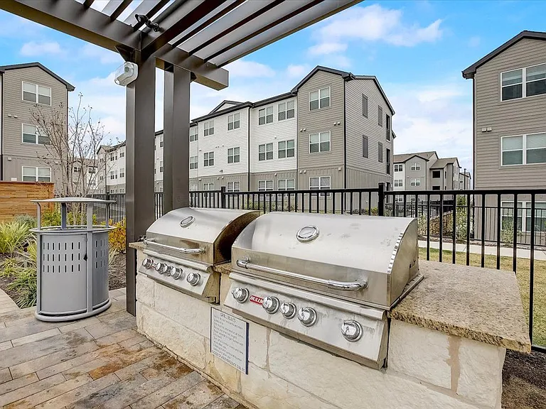 Skyview North Apartments — Photo 21