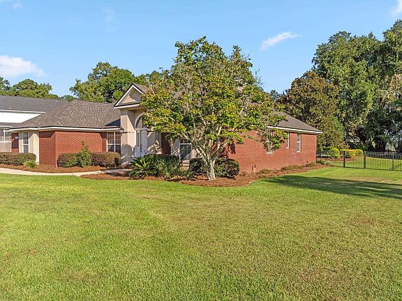 5th image of 1104 Greensward Dr