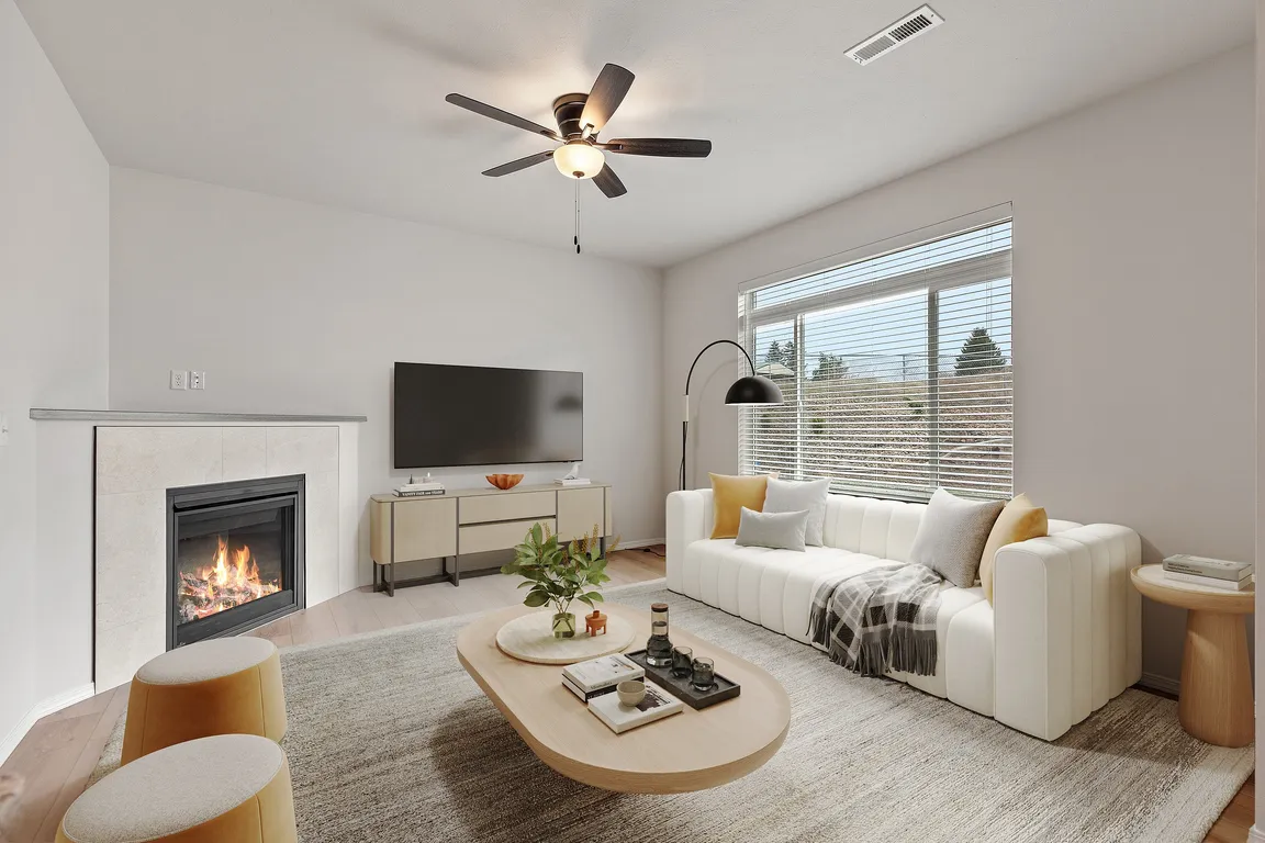 4315KayleeLn-3_STAGED