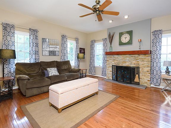 4th image of 616 Comstock Ave