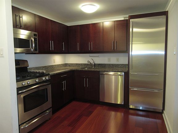 4th image of 225 S 18th St Unit 1212