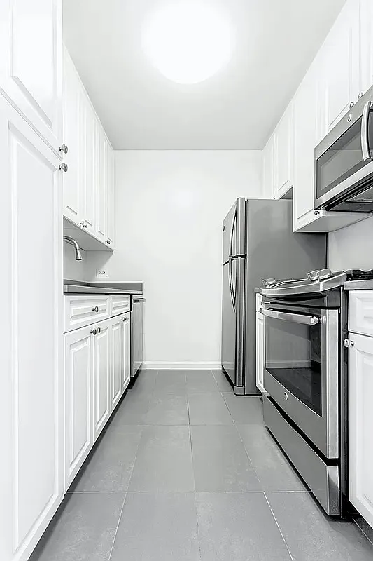 Building Photo - 245 E 58th St #9C