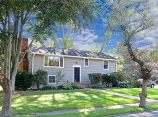 7 Donohue Dr, Norwalk, CT 06851