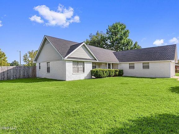 2nd image of 45 Fleetwood Dr