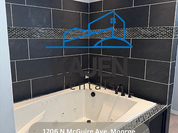 5th image of 1706 N McGuire Ave