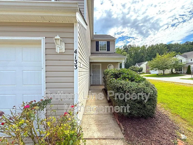 4 bed, 2.5 bath, 1951 sqft, $2,175 — Photo 2