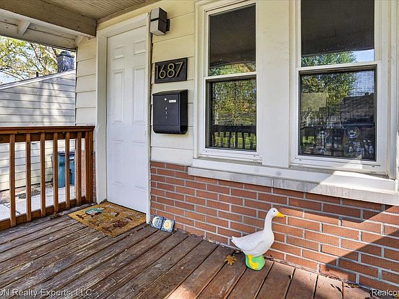 3rd image of 1687 Channing St