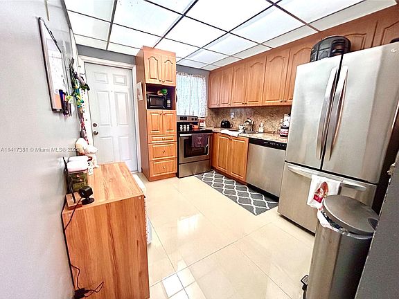 3rd image of 1450 NE 170th St APT 201