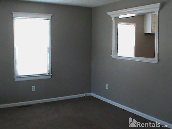3rd image of 1621 Earl Ave