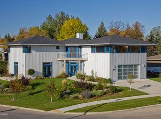 3104 E Elmwood Dr, Grand Forks, ND 58201