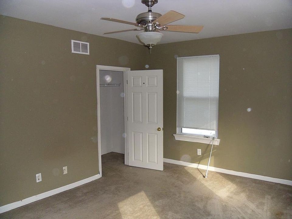 Front bedroom 