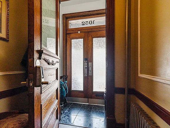 3rd image of 1052 Lincoln Pl