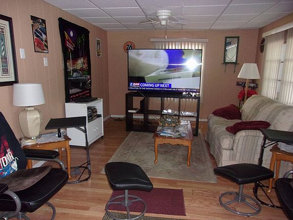 3rd image of 102 Montreal Cir #102