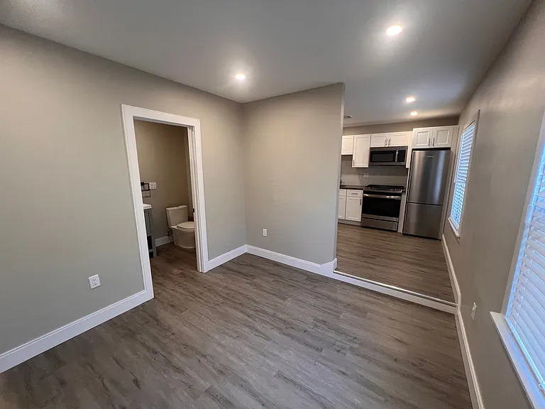 31 Maverick Sq #302B — Photo 9