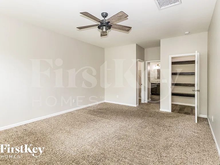 447 Stonefield Cir — Photo 9