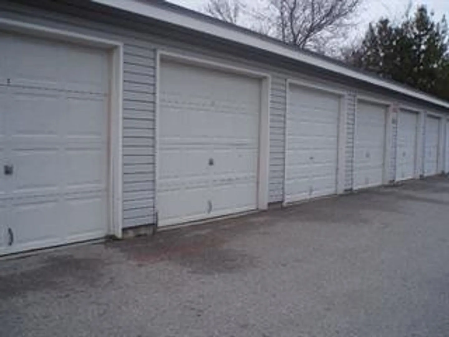 2220 S Amy Ave — Photo 4