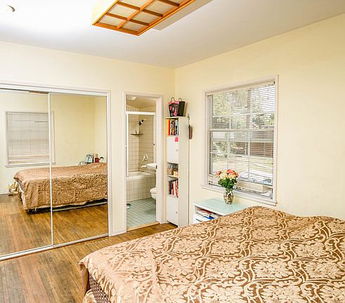 5th image of 3848 Marwick Ave