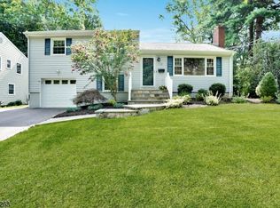 17 Sunset Rd, Morris Plains, NJ 07950