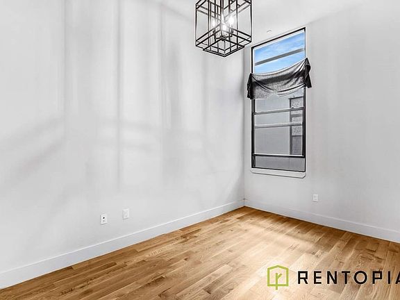 4th image of 372 Kosciusko St #318