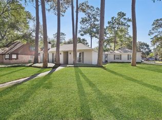 5927 Templegate Dr, Houston, TX 77066