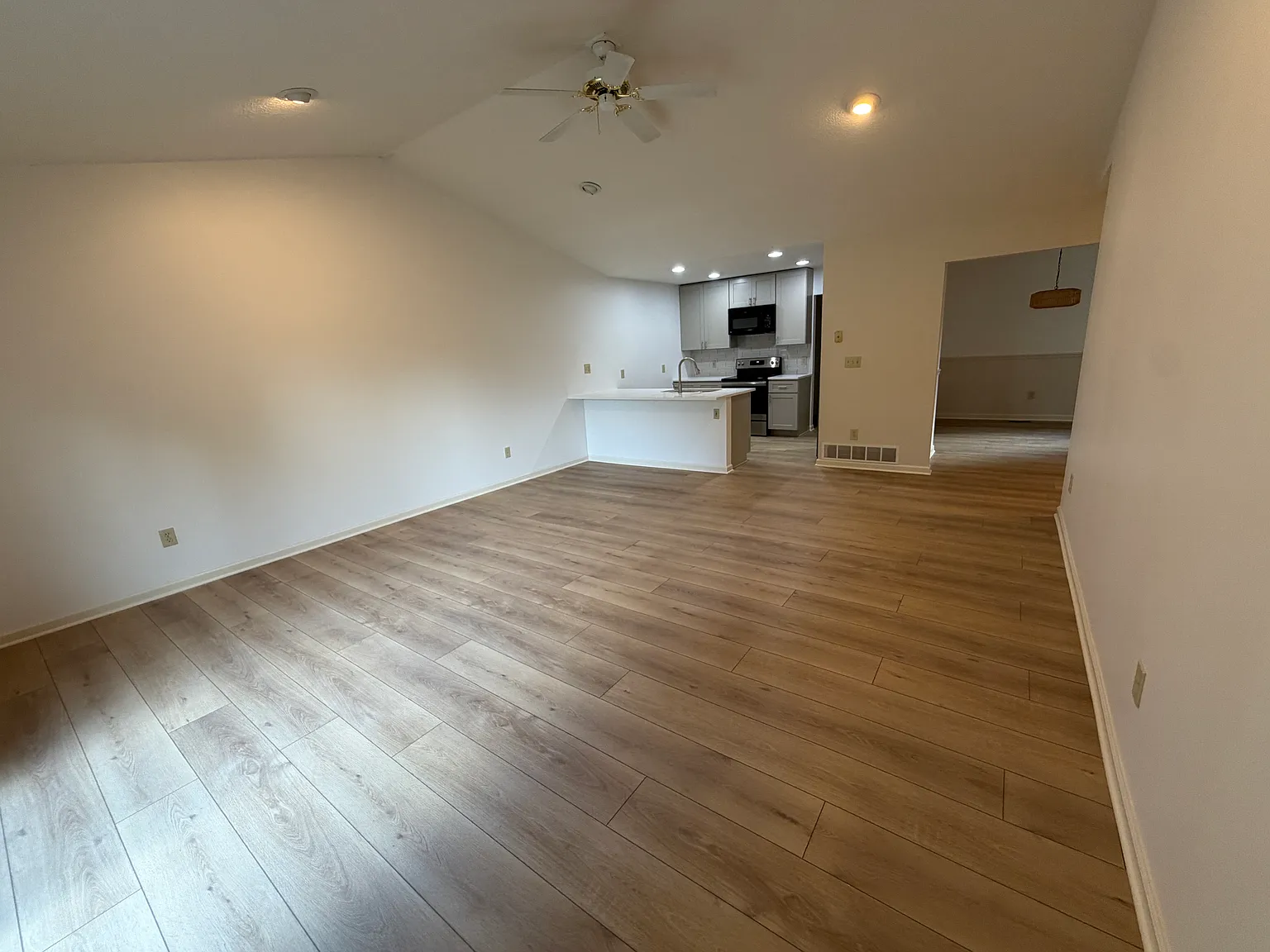 2 bed, 1222 sqft, $1,950 — Photo 4