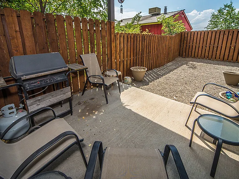 139 SE Heyburn St #3 — Photo 11