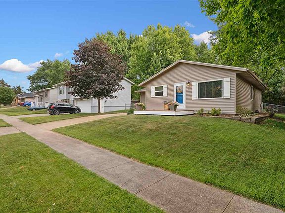 3rd image of 75 Birch Ct