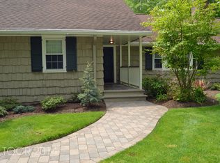 7 Hemlock Hill Rd, Upper Saddle River, NJ 07458