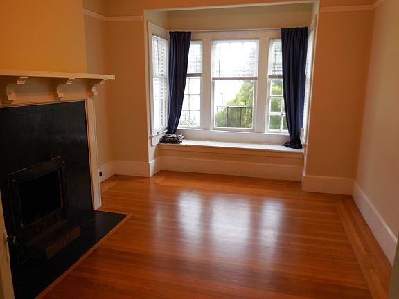 bedroom with bench seat