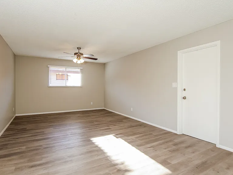 624 E Malibu Dr — Photo 13