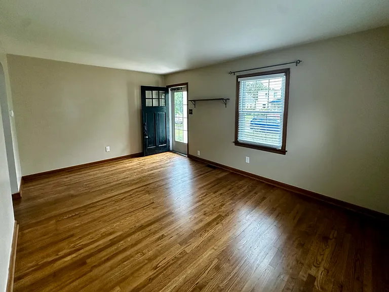 2778 Bellwood Ave — Photo 4