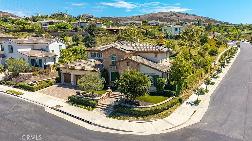 5 bed, 4.5 bath, 3595 sqft, $11,000 — Photo 3