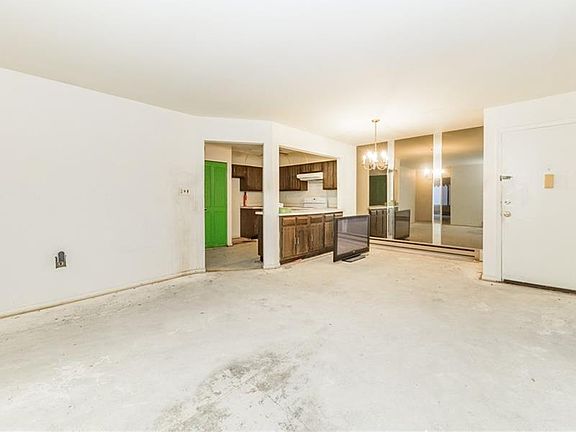 5th image of 142 Lexington Ct
