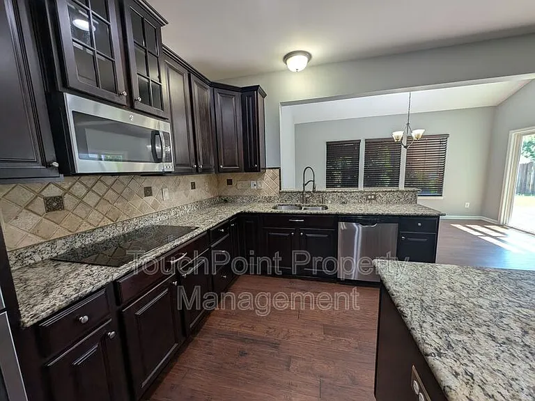 209 Weavers Glenn Pl — Photo 3